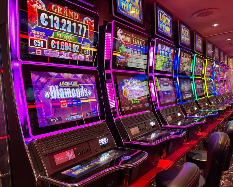 Chasing Ghosts: The Truth About Hot Streaks and Why the Casino Always Knows Better